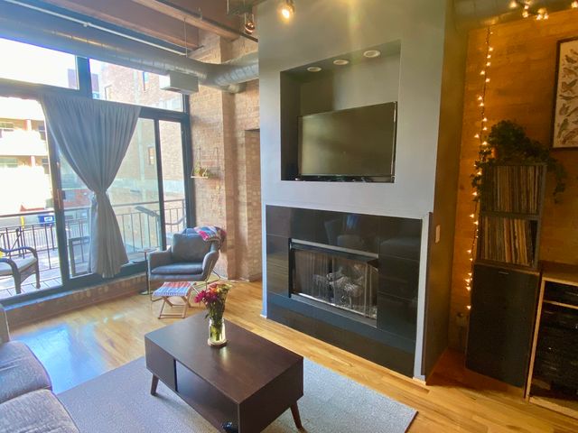 1250 W Van Buren Street 208, Chicago, IL 60607