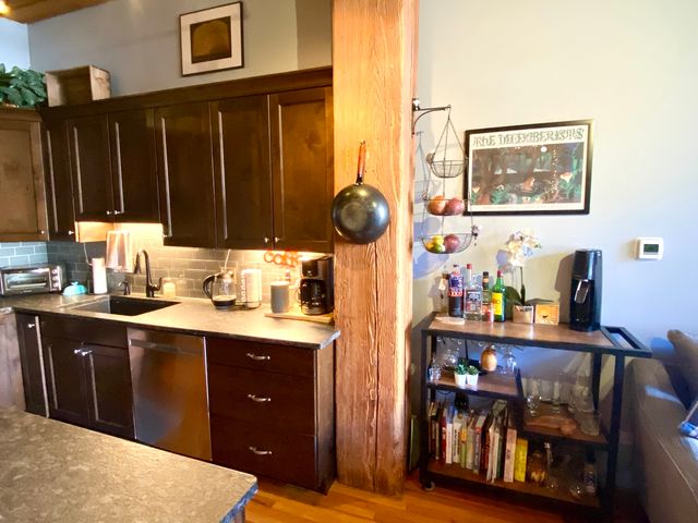 1250 W Van Buren Street 208, Chicago, IL 60607