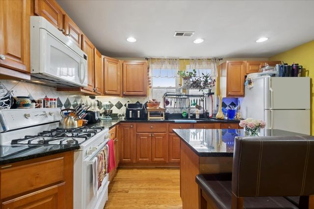 1444 Gunderson Avenue, Berwyn, IL 60402