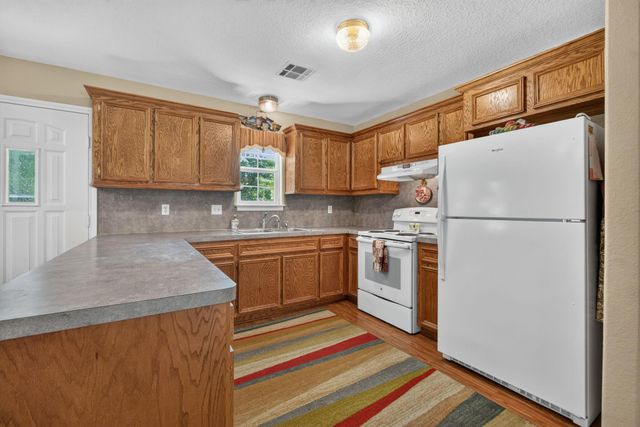 114 Holly Berry Street, Onalaska, TX 77360