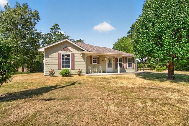 114 Holly Berry Street, Onalaska, TX 77360