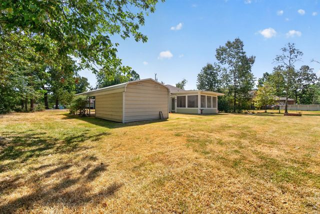 114 Holly Berry Street, Onalaska, TX 77360