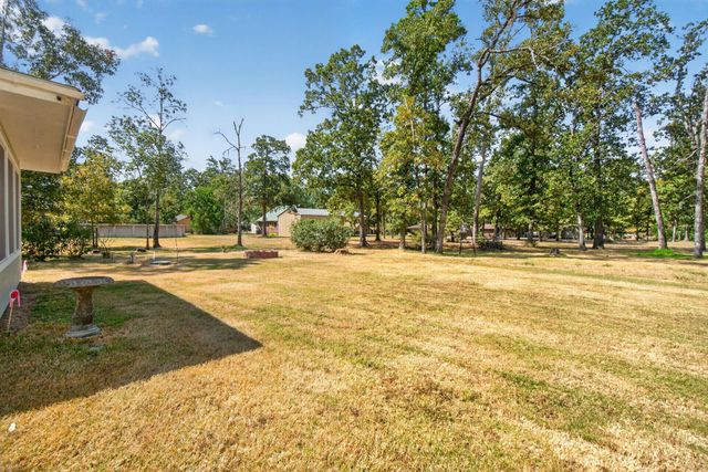 114 Holly Berry Street, Onalaska, TX 77360