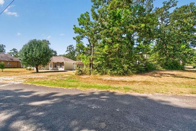 114 Holly Berry Street, Onalaska, TX 77360