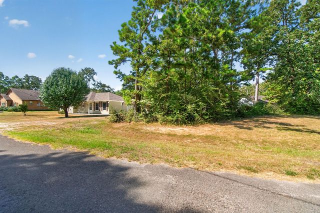 114 Holly Berry Street, Onalaska, TX 77360