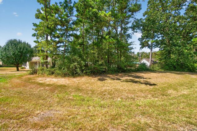 114 Holly Berry Street, Onalaska, TX 77360