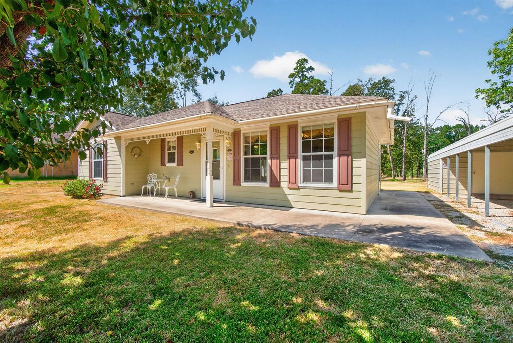 114 Holly Berry Street, Onalaska, TX 77360