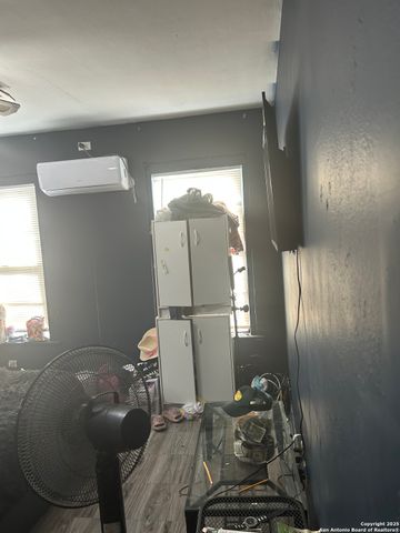 2214 W Cesar E Chavez, San Antonio, TX 78207
