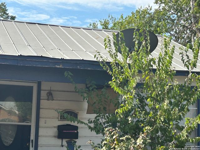 2214 W Cesar E Chavez, San Antonio, TX 78207