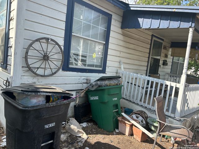 2214 W Cesar E Chavez, San Antonio, TX 78207
