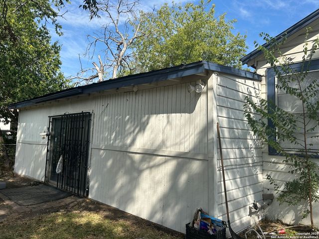2214 W Cesar E Chavez, San Antonio, TX 78207