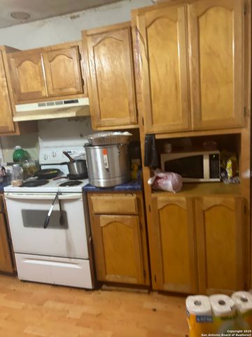 2214 W Cesar E Chavez, San Antonio, TX 78207