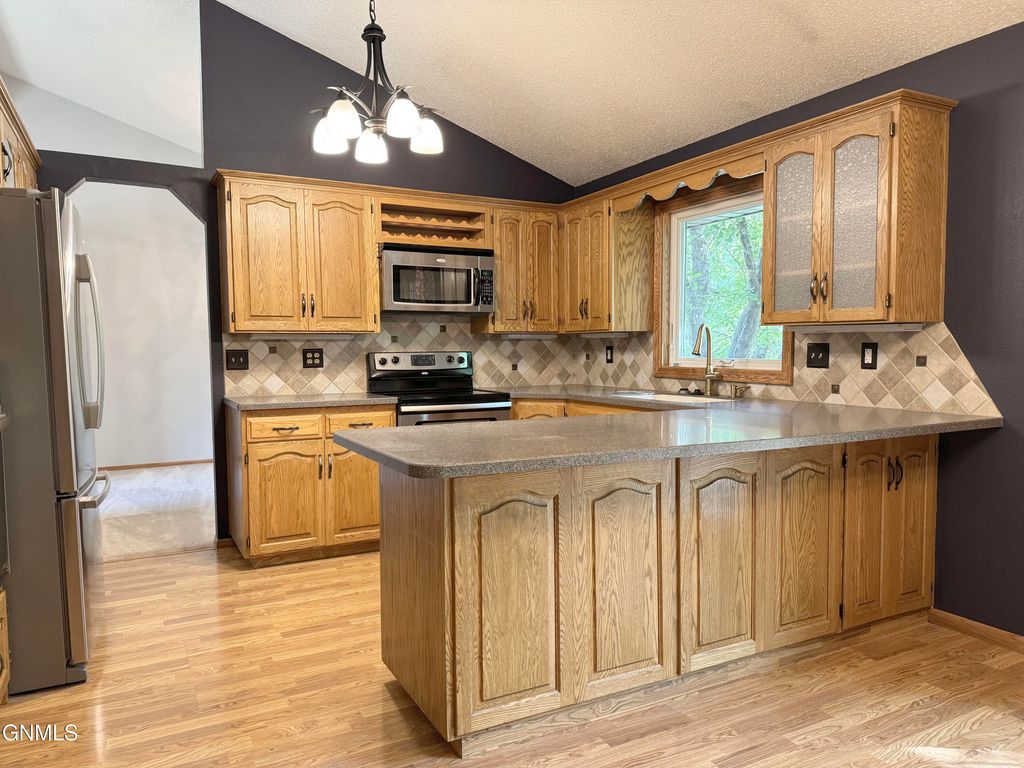 2917 Stetson Drive, Bismarck, ND 58503 photo 3