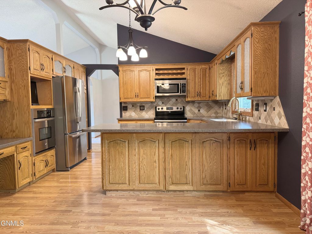 2917 Stetson Drive, Bismarck, ND 58503 photo 4