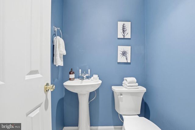 4286 MASSACHUSETTS AVE NW, Washington, DC 20016