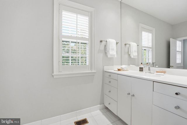 4286 MASSACHUSETTS AVE NW, Washington, DC 20016