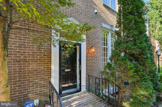 4286 MASSACHUSETTS AVE NW, Washington, DC 20016