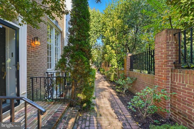 4286 MASSACHUSETTS AVE NW, Washington, DC 20016