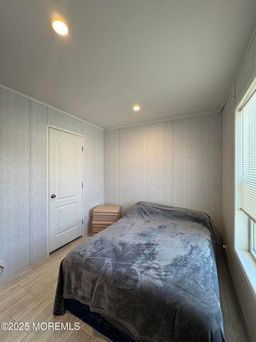 1881 Route 37 272, Toms River, NJ 08757