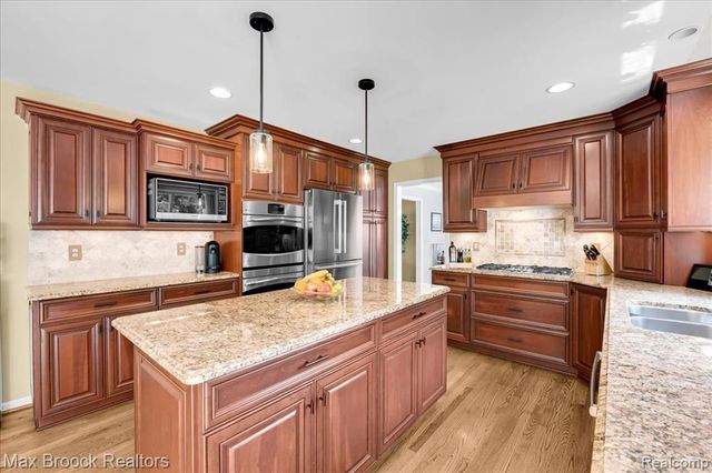 4086 Arcadia Drive, Rochester Hills, MI 48326