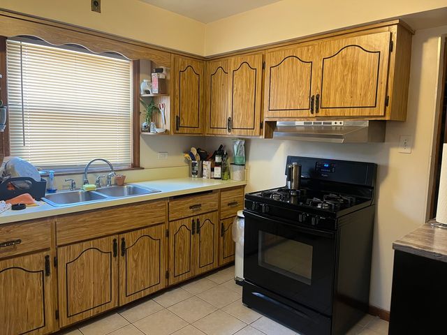 2256 S 15th Avenue, North Riverside, IL 60546