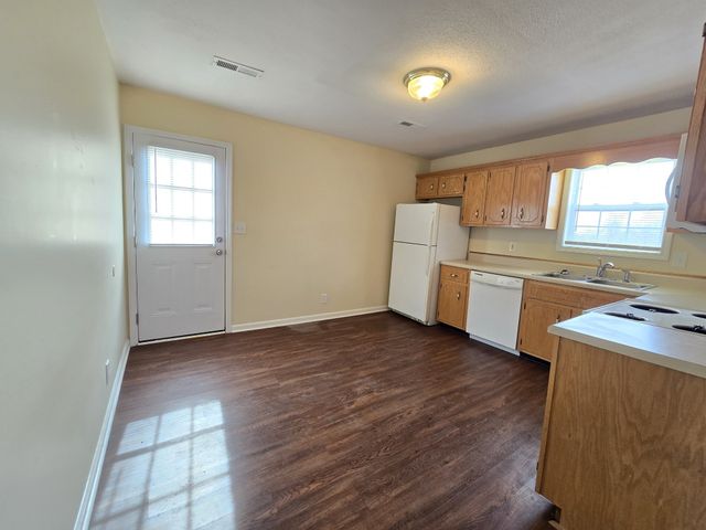 273 Executive Ave Apt A, Clarksville, TN 37042