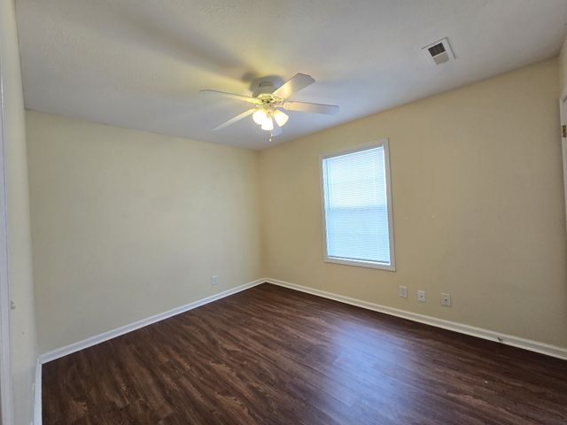 273 Executive Ave Apt A, Clarksville, TN 37042