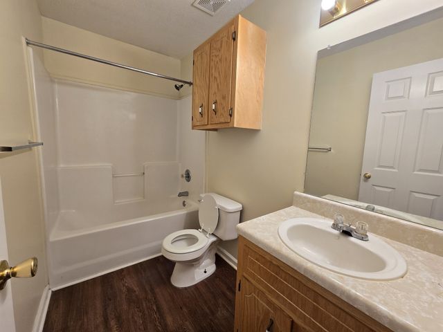 273 Executive Ave Apt A, Clarksville, TN 37042