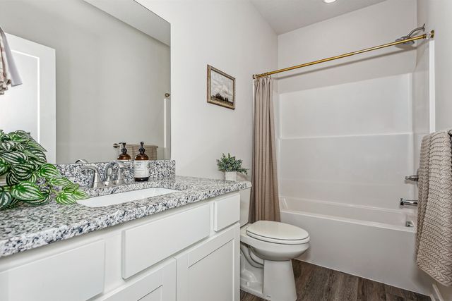 1602 N Topaz Ln, Mulvane, KS 67110