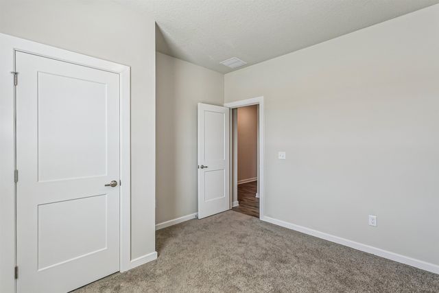 1602 N Topaz Ln, Mulvane, KS 67110