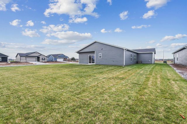 1602 N Topaz Ln, Mulvane, KS 67110