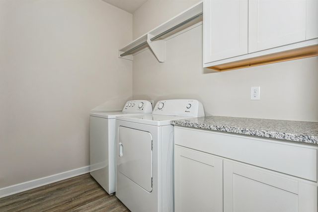 1602 N Topaz Ln, Mulvane, KS 67110