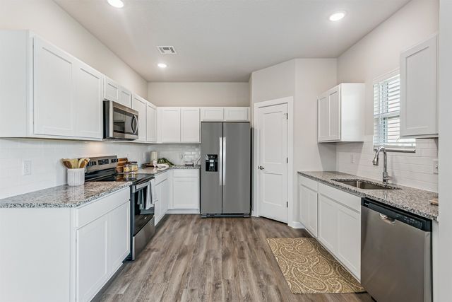 1602 N Topaz Ln, Mulvane, KS 67110