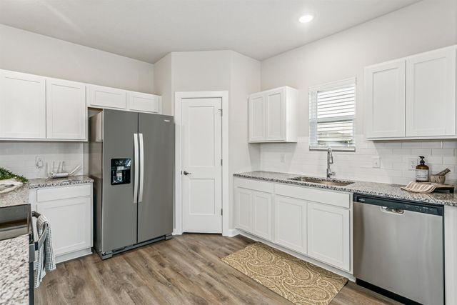 1602 N Topaz Ln, Mulvane, KS 67110