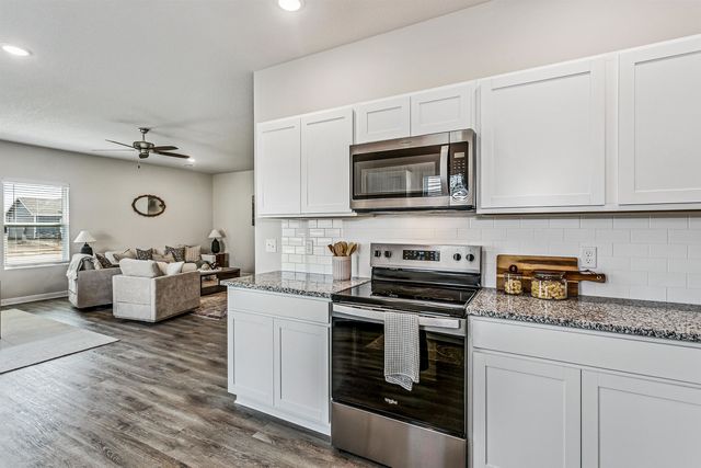 1602 N Topaz Ln, Mulvane, KS 67110