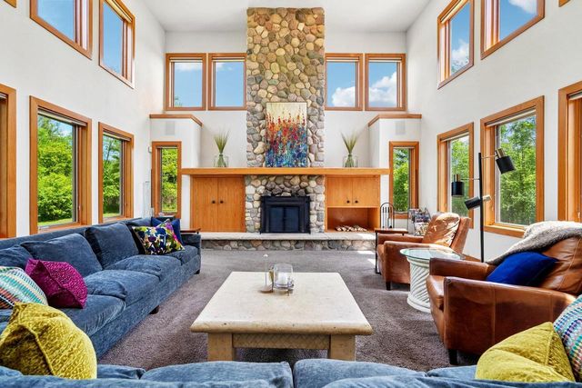 12302 N Madero DRIVE, Mequon, WI 53092