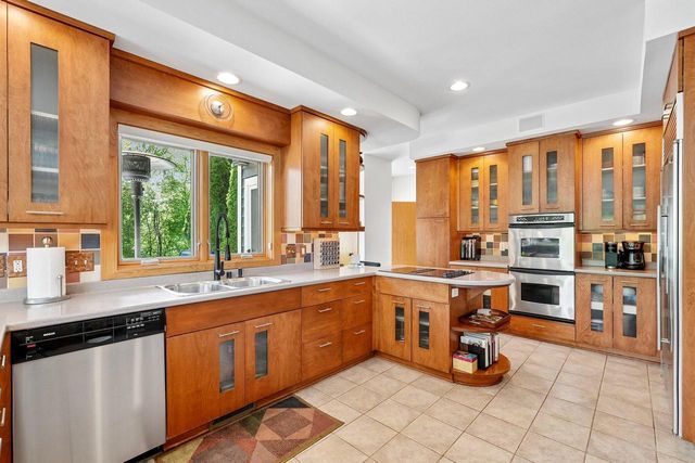 12302 N Madero DRIVE, Mequon, WI 53092