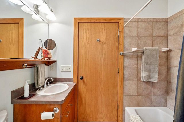 12302 N Madero DRIVE, Mequon, WI 53092