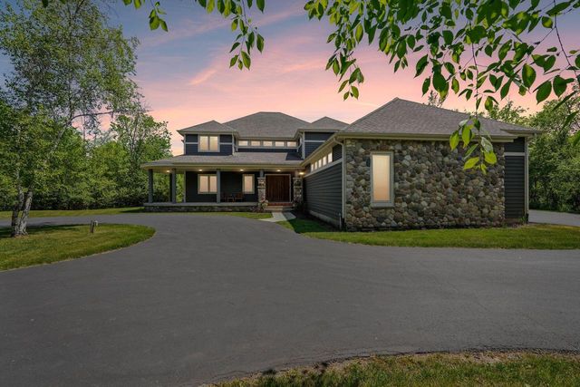 12302 N Madero DRIVE, Mequon, WI 53092