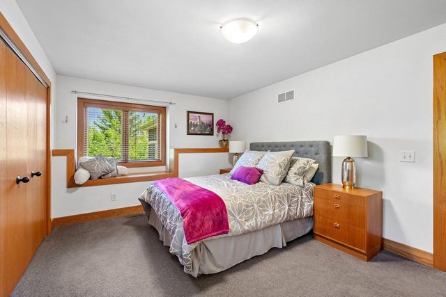 12302 N Madero DRIVE, Mequon, WI 53092