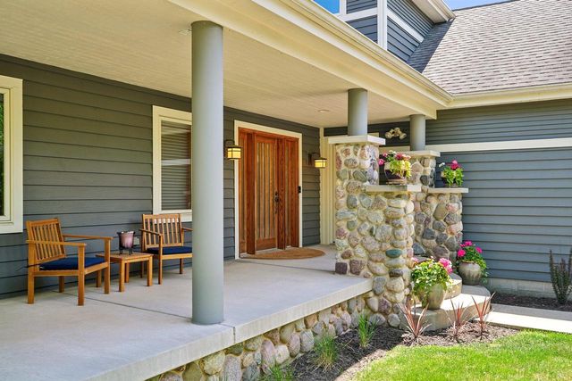 12302 N Madero DRIVE, Mequon, WI 53092