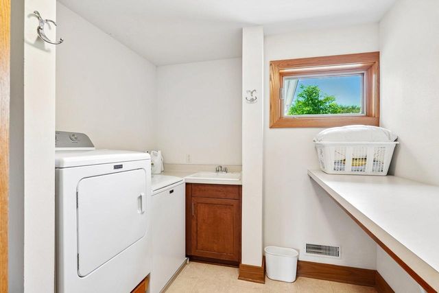 12302 N Madero DRIVE, Mequon, WI 53092