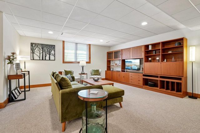 12302 N Madero DRIVE, Mequon, WI 53092