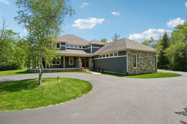 12302 N Madero DRIVE, Mequon, WI 53092