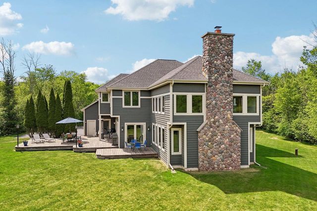 12302 N Madero DRIVE, Mequon, WI 53092