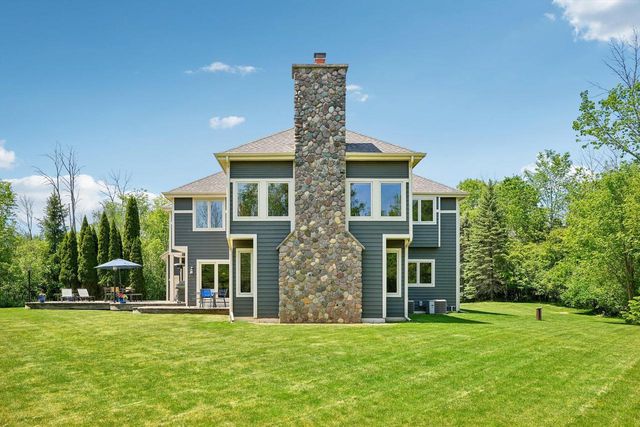 12302 N Madero DRIVE, Mequon, WI 53092
