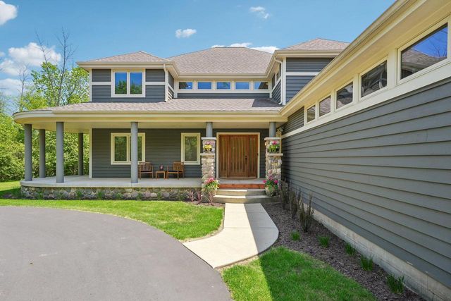 12302 N Madero DRIVE, Mequon, WI 53092