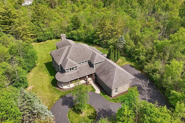 12302 N Madero DRIVE, Mequon, WI 53092