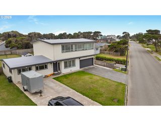 875 OCEAN Dr Sw, Bandon, OR 97411