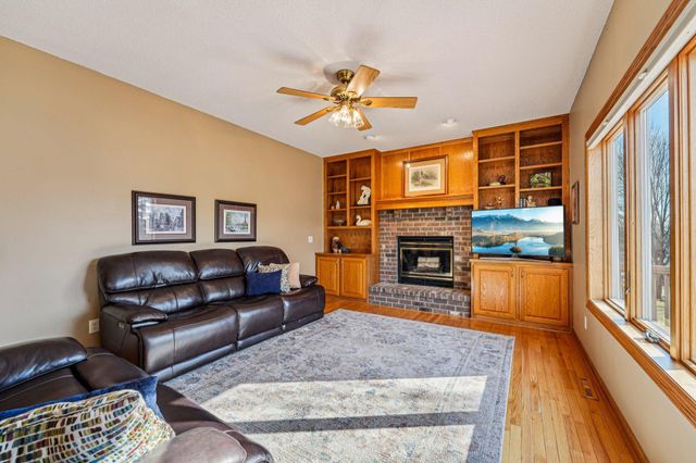 5669 Oak View Court, Savage, MN 55378